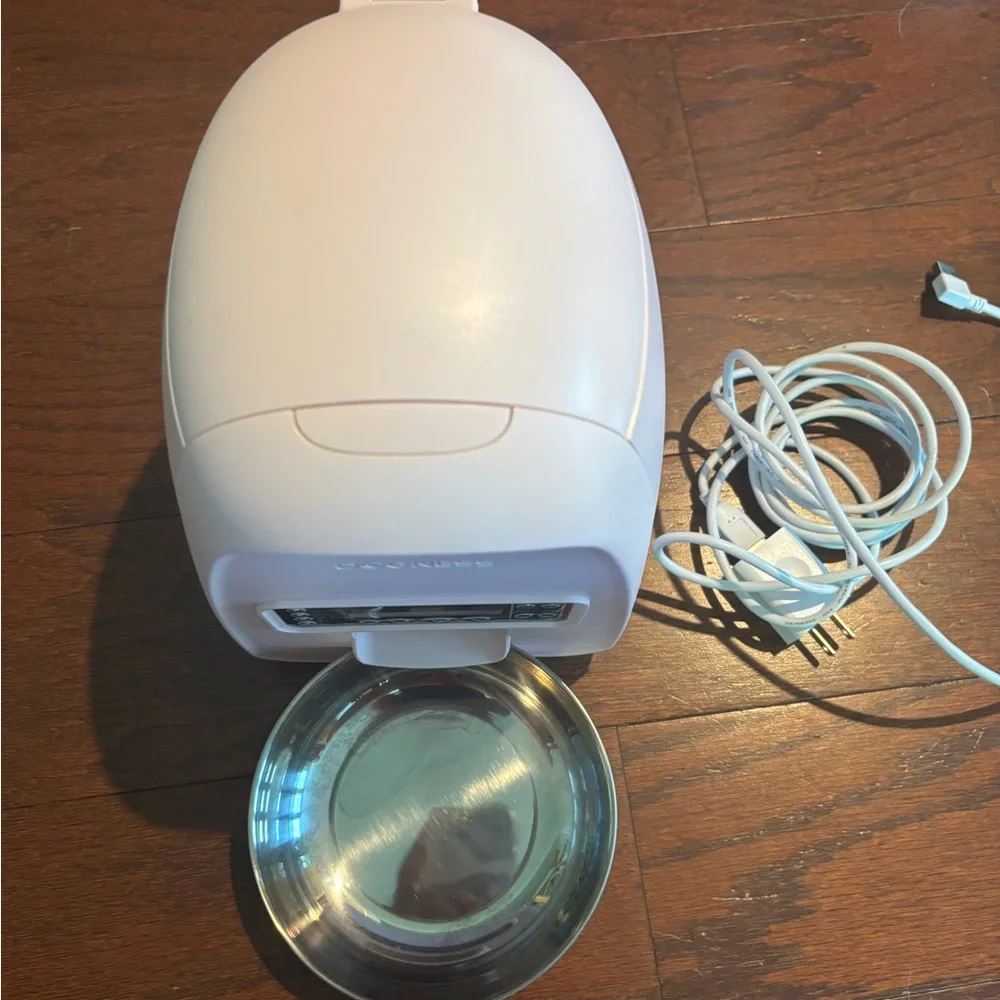 Dogness Pink Automatic Pet Feeder 2L (Cats, Small Dogs) - Picture 3 of 4